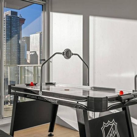 Luxury Apartment On The 9Th Floor Near Stampede, Complimentary Wine, 2 Car Ug Parking YYC Exteriör bild