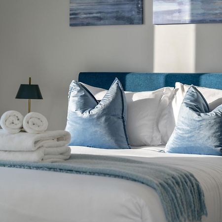 Luxury Apartment On The 9Th Floor Near Stampede, Complimentary Wine, 2 Car Ug Parking YYC Exteriör bild