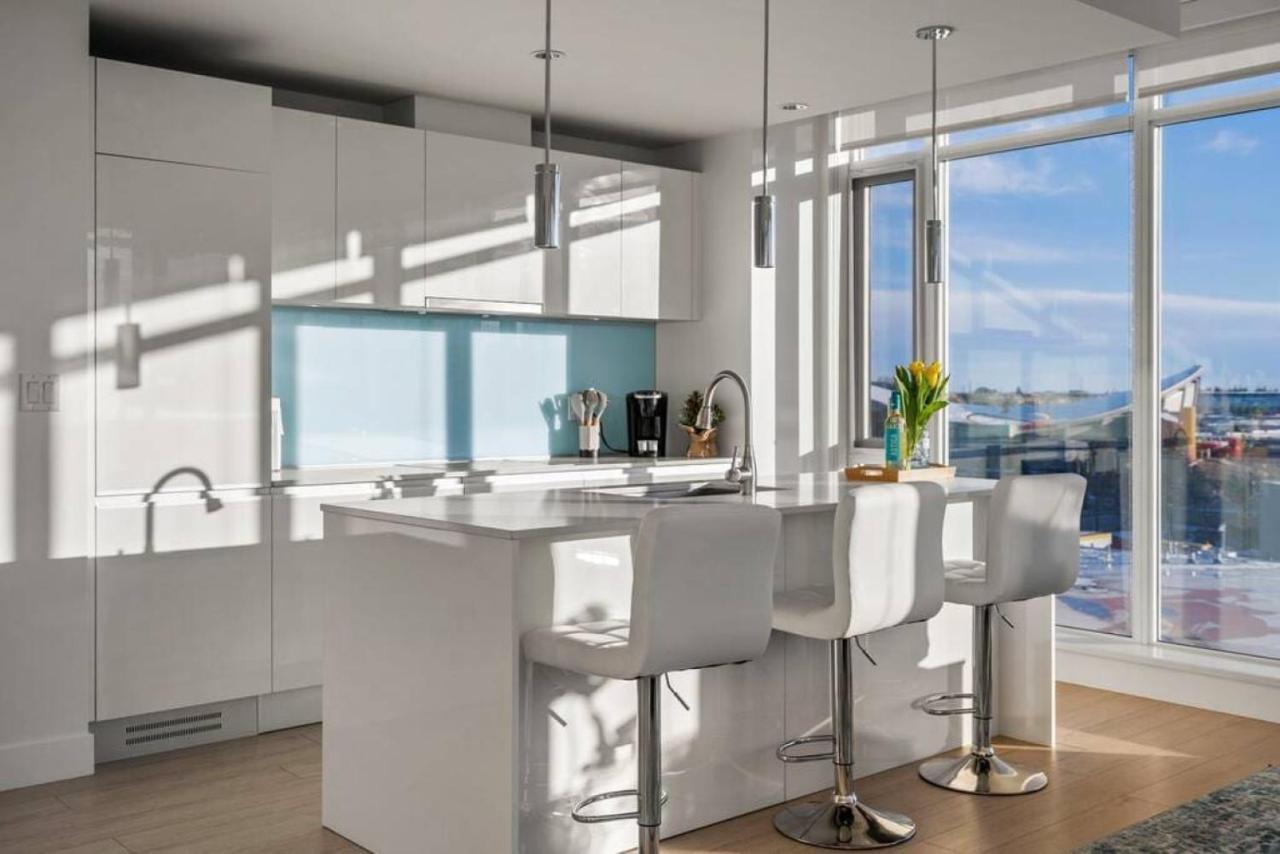 Luxury Apartment On The 9Th Floor Near Stampede, Complimentary Wine, 2 Car Ug Parking YYC Exteriör bild