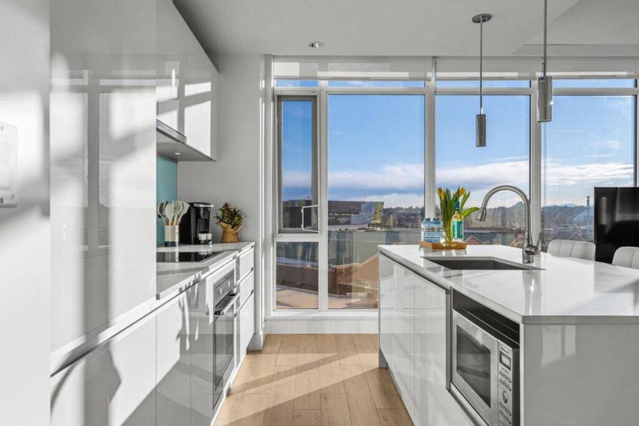 Luxury Apartment On The 9Th Floor Near Stampede, Complimentary Wine, 2 Car Ug Parking YYC Exteriör bild
