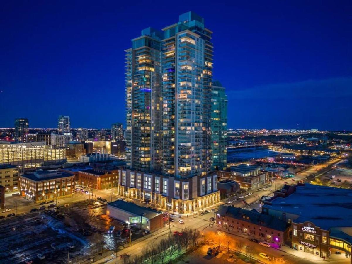 Luxury Apartment On The 9Th Floor Near Stampede, Complimentary Wine, 2 Car Ug Parking YYC Exteriör bild