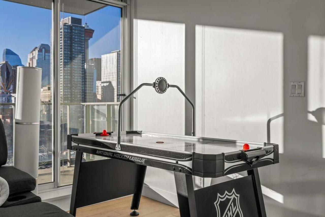 Luxury Apartment On The 9Th Floor Near Stampede, Complimentary Wine, 2 Car Ug Parking YYC Exteriör bild