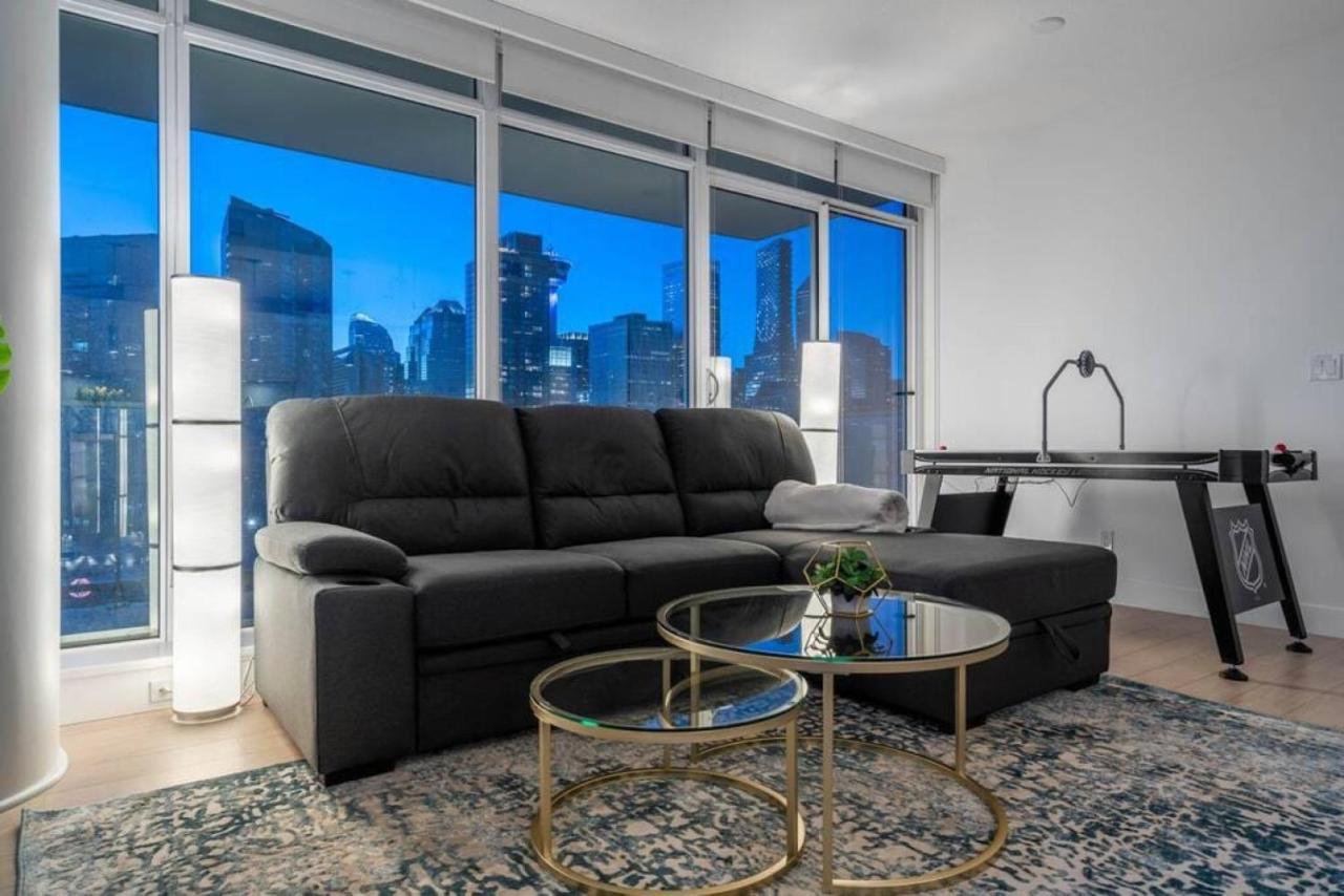 Luxury Apartment On The 9Th Floor Near Stampede, Complimentary Wine, 2 Car Ug Parking YYC Exteriör bild