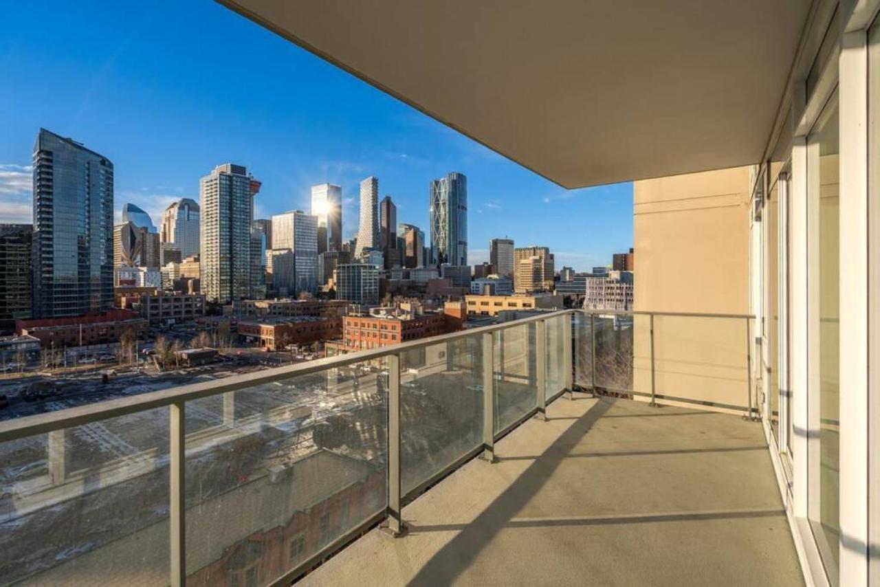 Luxury Apartment On The 9Th Floor Near Stampede, Complimentary Wine, 2 Car Ug Parking YYC Exteriör bild