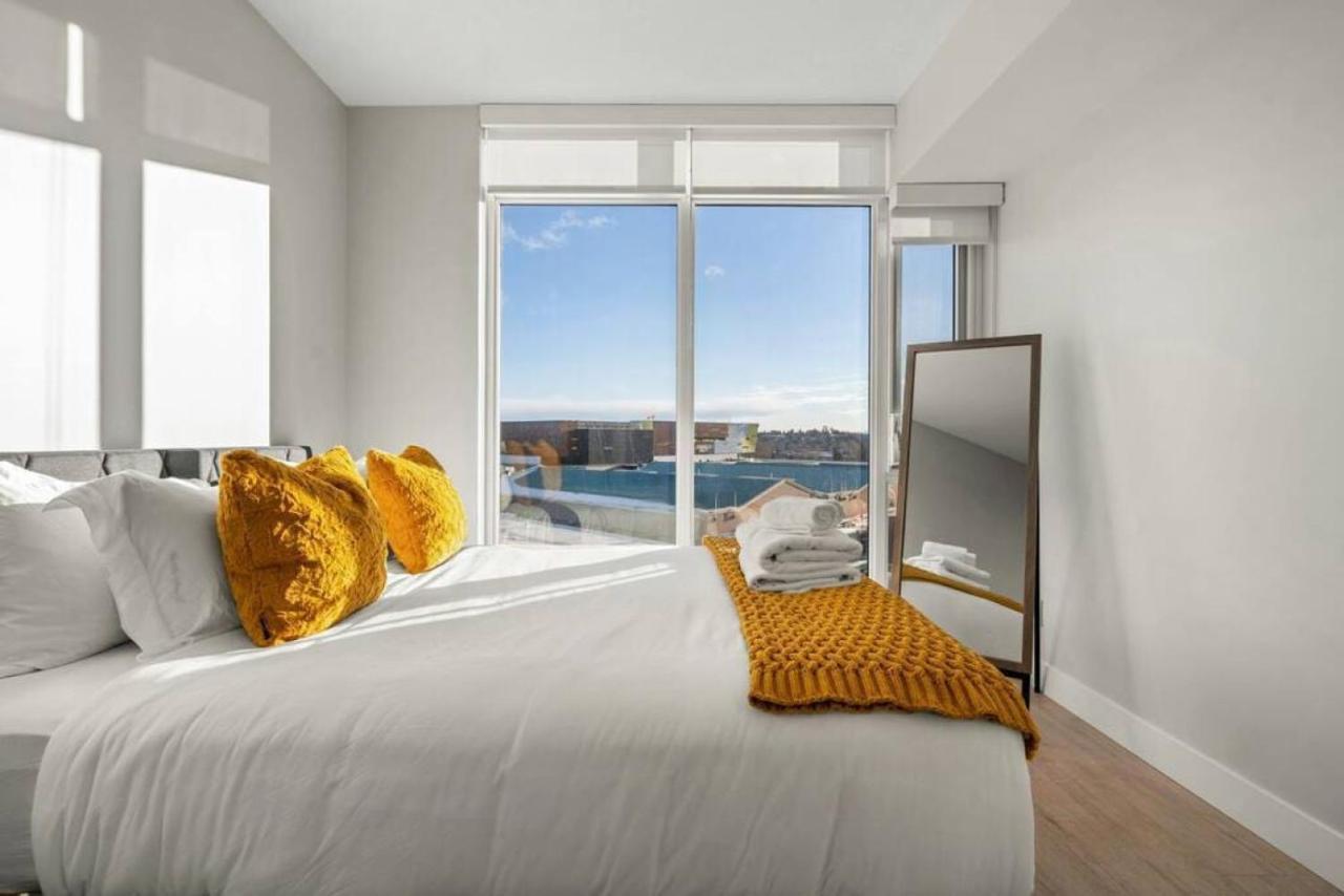 Luxury Apartment On The 9Th Floor Near Stampede, Complimentary Wine, 2 Car Ug Parking YYC Exteriör bild