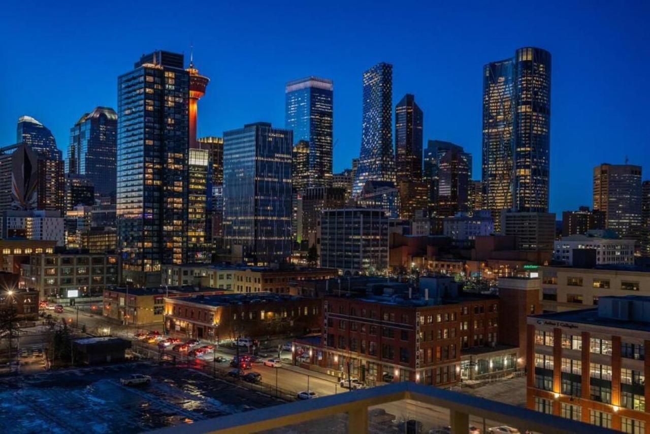Luxury Apartment On The 9Th Floor Near Stampede, Complimentary Wine, 2 Car Ug Parking YYC Exteriör bild