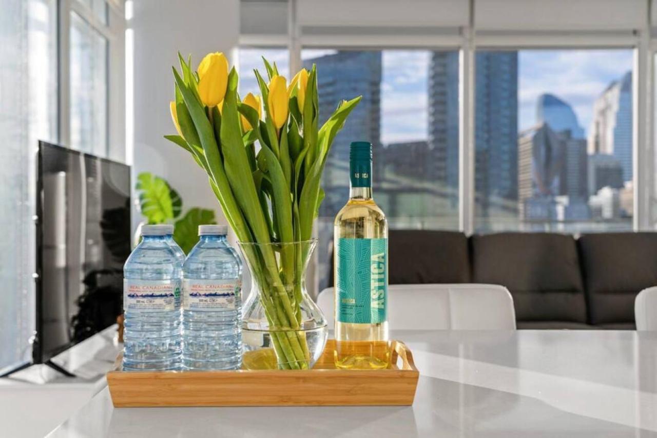 Luxury Apartment On The 9Th Floor Near Stampede, Complimentary Wine, 2 Car Ug Parking YYC Exteriör bild
