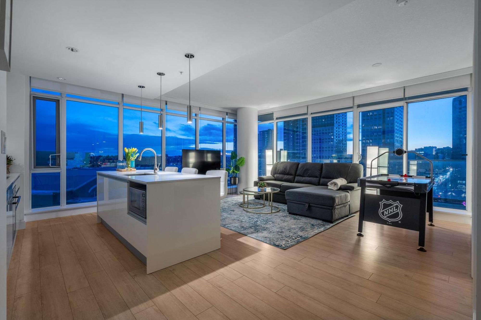 Luxury Apartment On The 9Th Floor Near Stampede, Complimentary Wine, 2 Car Ug Parking YYC Exteriör bild