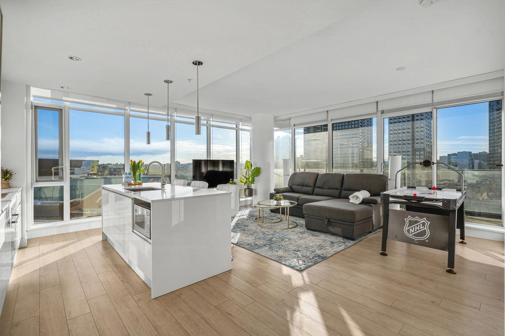 Luxury Apartment On The 9Th Floor Near Stampede, Complimentary Wine, 2 Car Ug Parking YYC Exteriör bild